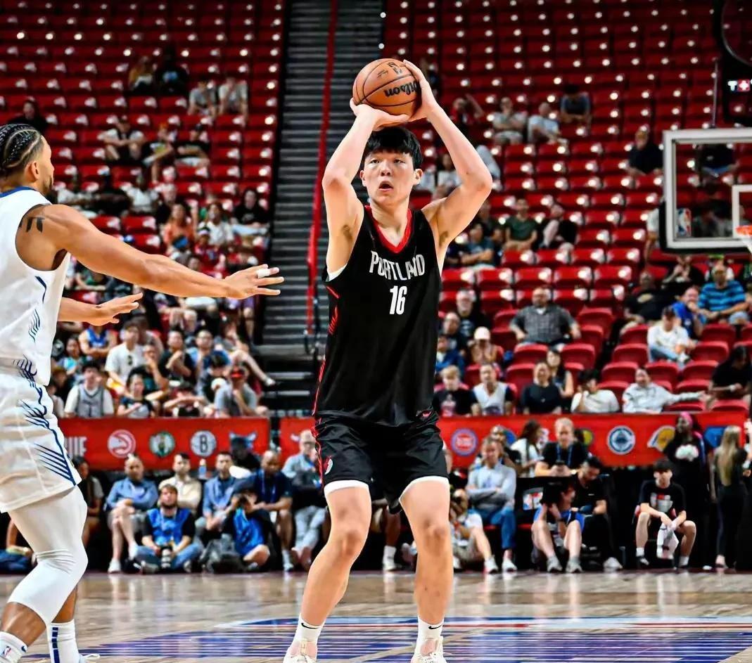 关于集结日体能课后，切尔西内部沟通备战NBA季后赛，气氛紧张，纪律约束更严格的信息